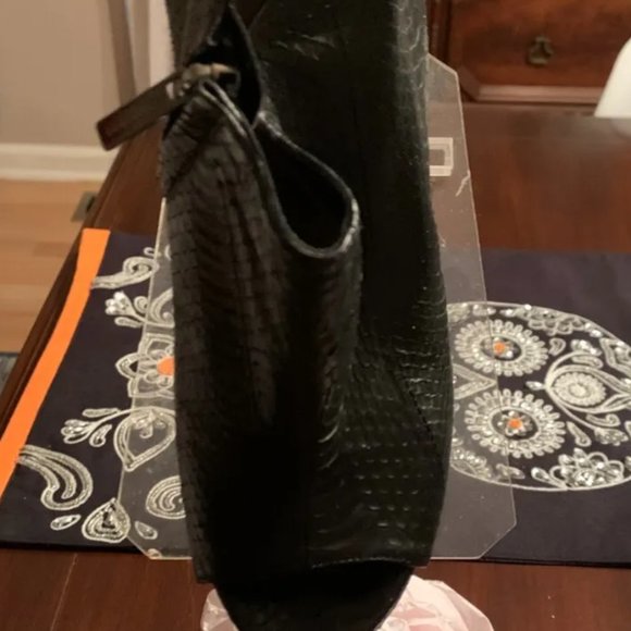 JIMMY CHOO METALLIC SNAKE SKINWITH STUD HEELS 102 THIERY - Picture 2 of 11